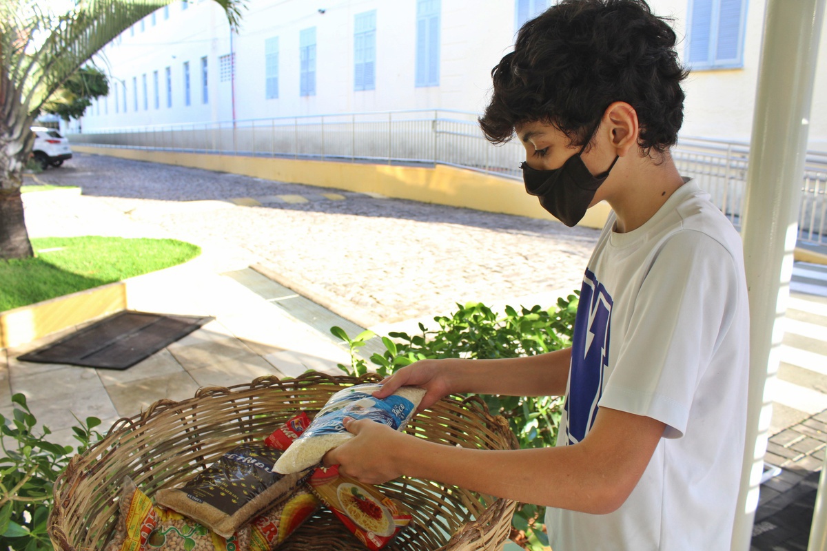 Colégio das Neves e Paróquia São Pedro Apóstolo seguem recebendo doações para ajudar famílias afetadas pela pandemia