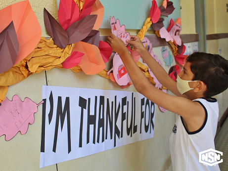 Estudantes celebram o Thanksgiving Day, Dia de Ação de Graças