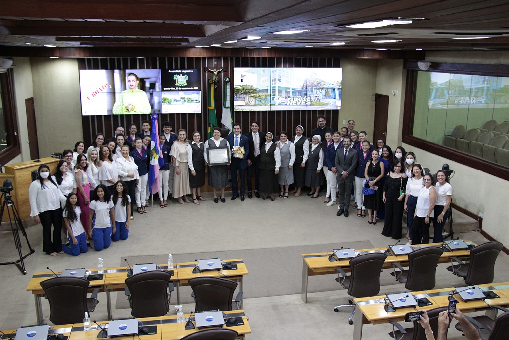 Assembleia Legislativa homenageia Colégio das Neves pelos seus 90 anos de história 