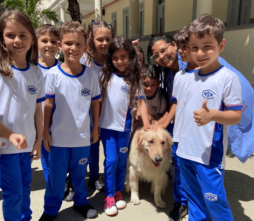 Flor D'Neve, mascote do Colégio das Neves, completa três anos com celebração de carinho e afeto